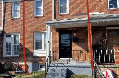 Dundalk House | B’more Restful. Comfortable Townhome -Easy access to everywhere