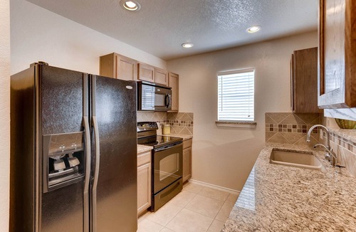 West San Antonio House | BMT Grads Stay! Minutes to Lackland + Pool & Theme Parks