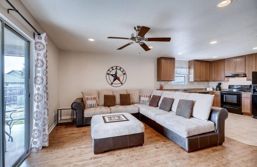 West San Antonio House | BMT Grads Stay! Minutes to Lackland + Community Pool, SeaWorld, Shopping!
