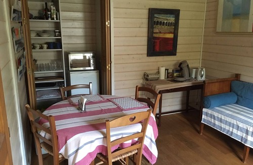 Collonge-Bellerive Cottage | BnB Atelier de St. Maurice