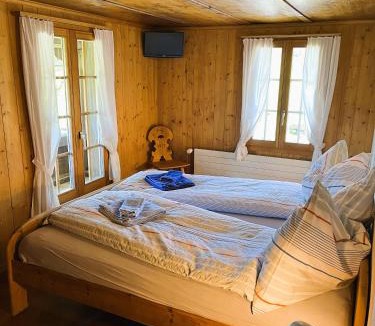 Hondrich Bed & Breakfast | BnB Haus Itten