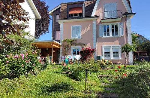 Oberwil Bed & Breakfast | bnb Schwyzerhüsli