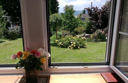 Oberwil Bed & Breakfast | bnb Schwyzerhüsli
