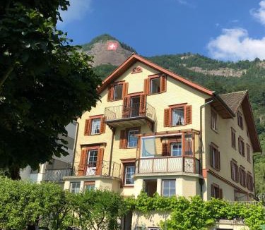 Vitznau Bed & Breakfast | BnB Villa Kapellmatt - Seezugang, Bio-Frühstück, SUP am Rigi