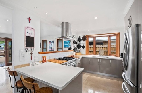 Burleigh Waters House | Bnbbooking - Burleigh Oasis, heated Spa