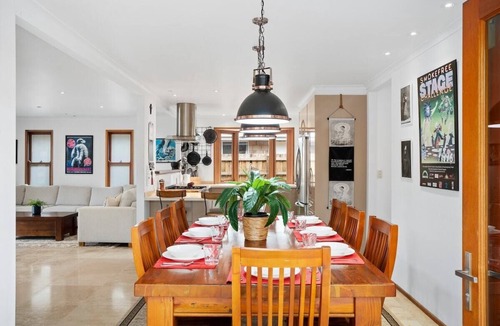 Burleigh Waters House | Bnbbooking - Burleigh Oasis, heated Spa