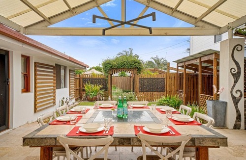 Burleigh Waters House | Bnbbooking - Burleigh Oasis, heated Spa