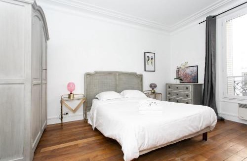 Quartier de l'Ecole-Militaire Apartment | BnBNova - 2BR - Le Bon Marche & St Germain