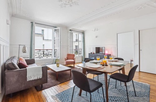 Saint-Merri Apartment | BnBNova - 3BR - Le Marais & Hotel de Ville