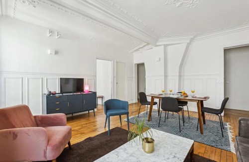 Saint-Merri Apartment | BnBNova - 3BR - Le Marais & Hotel de Ville