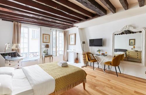 Quartier Sainte-Avoye Apartment | BnBNova - Le Marais
