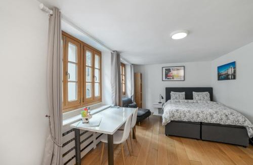 Geneva Old Town Apartment | Boël 3 studio