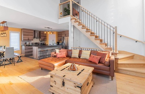 Lac-Swell Ski Chalet | Boho Chic Lake Mountain Spa Games Kayak EV charger