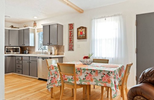 Central - Terry House | Bo`s Multi-Family/Group Sanctuary with Hot tub