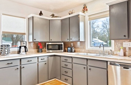 Central - Terry House | Bo`s Multi-Family/Group Sanctuary with Hot tub