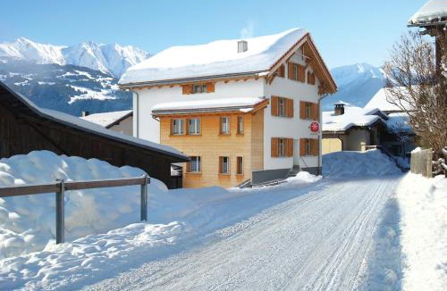 Ruschein Hostel | Boardercamp Laax - swiss mountain hostel