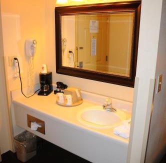 Lamar Heights Hotel | Boarders Inn and Suites by Cobblestone Lamar Missouri