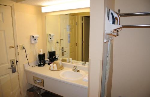 Lamar Heights Hotel | Boarders Inn and Suites by Cobblestone Lamar Missouri