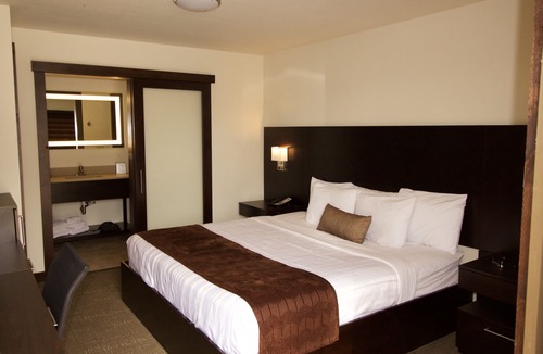 Syracuse Hotel | Boarders Inn & Suites by Cobblestone Hotels - Syracuse