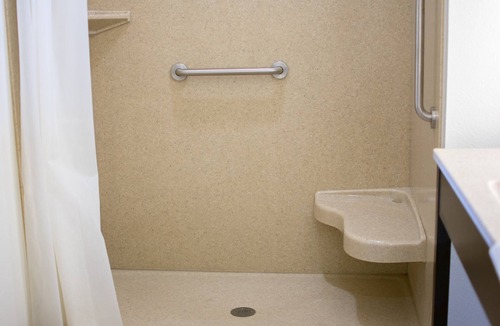Syracuse Hotel | Boarders Inn & Suites by Cobblestone Hotels - Syracuse