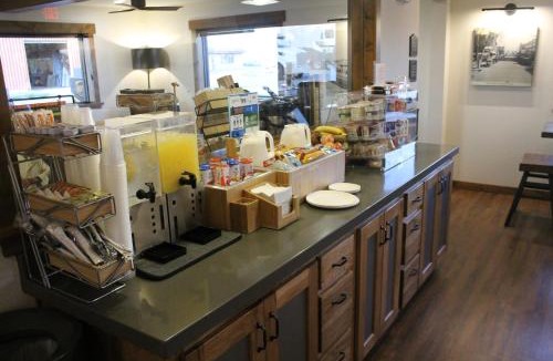 Syracuse Hotel | Boarders Inn & Suites by Cobblestone Hotels - Syracuse