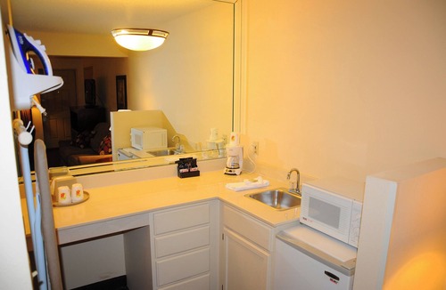 Lamar Heights Hotel | Boarders Inn & Suites by Cobblestone Hotels - Lamar