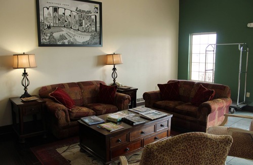 Lamar Heights Hotel | Boarders Inn & Suites by Cobblestone Hotels - Lamar