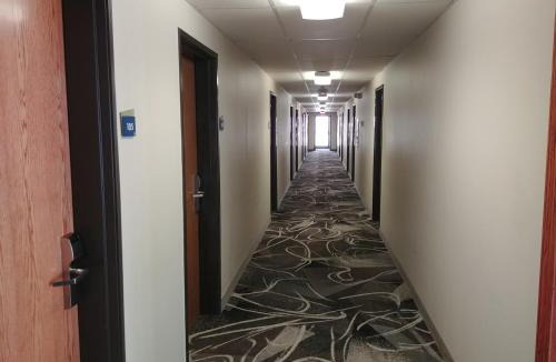 Broken Bow Hotel | Boarders Inn & Suites by Cobblestone Hotels - Broken Bow