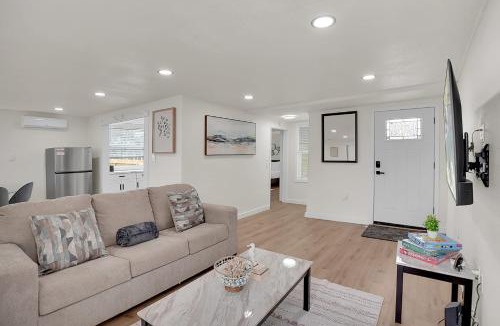 Kemah House | Boardwalk Bungalow 1 For 6