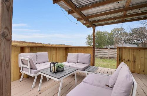 Kemah House | Boardwalk Bungalow 1 For 6