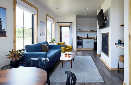 Long Beach Hotel | Boardwalk Cottages