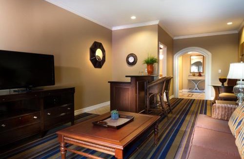 Clear Lake Shores Hotel | Boardwalk Inn