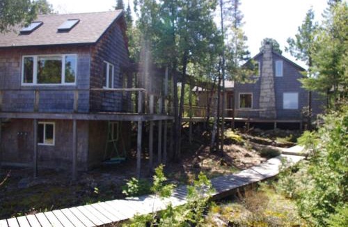 Tobermory House | Boardwalk Pines at Tobermory