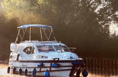 Toul Boat Rental | Boat at the dock or in navigation without a license