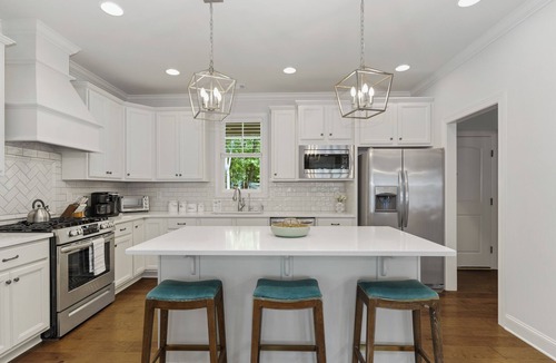Eatonton House | BOAT AVAILABLE - BEST LOCATION - Waterfront Getaway on Lake Oconee Sleeps 10-12