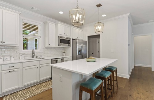 Eatonton House | BOAT AVAILABLE - BEST LOCATION - Waterfront Getaway on Lake Oconee Sleeps 10-12