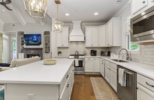 Eatonton House | BOAT AVAILABLE - BEST LOCATION - Waterfront Getaway on Lake Oconee Sleeps 10-12