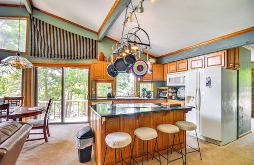 Elberton House | Boat Dock Access: Clarks Hill Lake Hideaway!