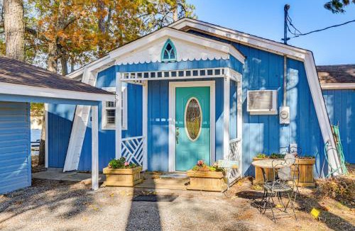 Bath House | Boat Dock and Fire Pit Waterfront Bath Getaway!
