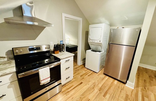Lincoln Apartment | “Boat Dock Apt E” @ Sunset Estate
