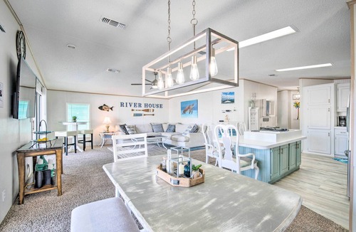 Homosassa House | Boat Dock & Porch: Riverfront Retreat in Homosassa