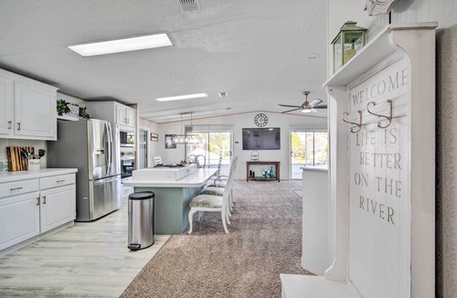 Homosassa House | Boat Dock & Porch: Riverfront Retreat in Homosassa