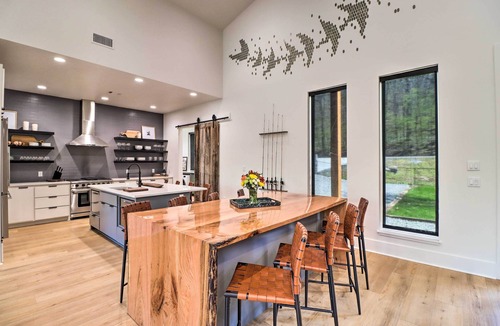 Heber Springs House | Boat Dock & Slip: Riverfront Home in Heber Springs