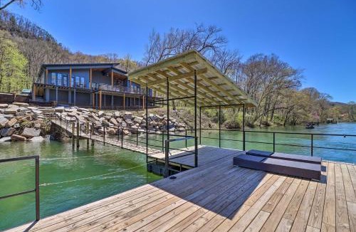Heber Springs House | Boat Dock & Slip: Riverfront Home in Heber Springs