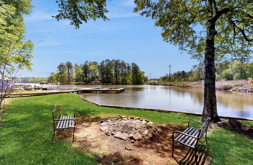 Eatonton Cabin | Boat Dock & Waterfront Fire Pit: Lake Sinclair Gem