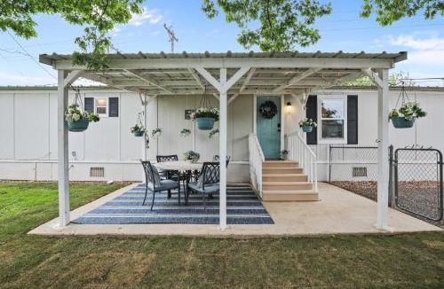 Lake Dallas House | Boat & Fish on Lewisville Lake: Pet-Friendly Haven