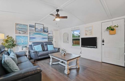 Lake Dallas House | Boat & Fish on Lewisville Lake: Pet-Friendly Haven