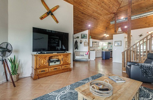 West Livingston House | Boat, Fish, Unwind! Lakefront Livingston Getaway
