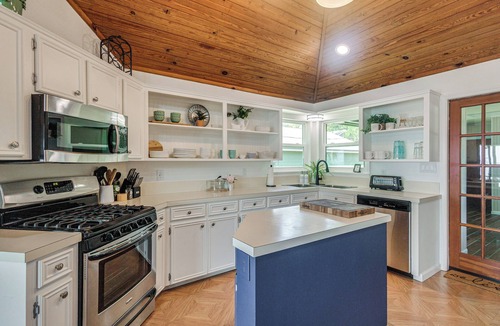 West Livingston House | Boat, Fish, Unwind! Lakefront Livingston Getaway