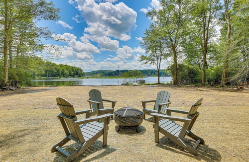 Lake Ariel House | Boat, Fish & Unwind: Waterfront Gem in Pocono Mtns